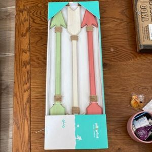 PILLOWFORT ARROW WALL DECOR